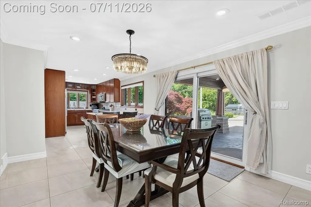 23750 E River Road Grosse Ile Township MI 48138