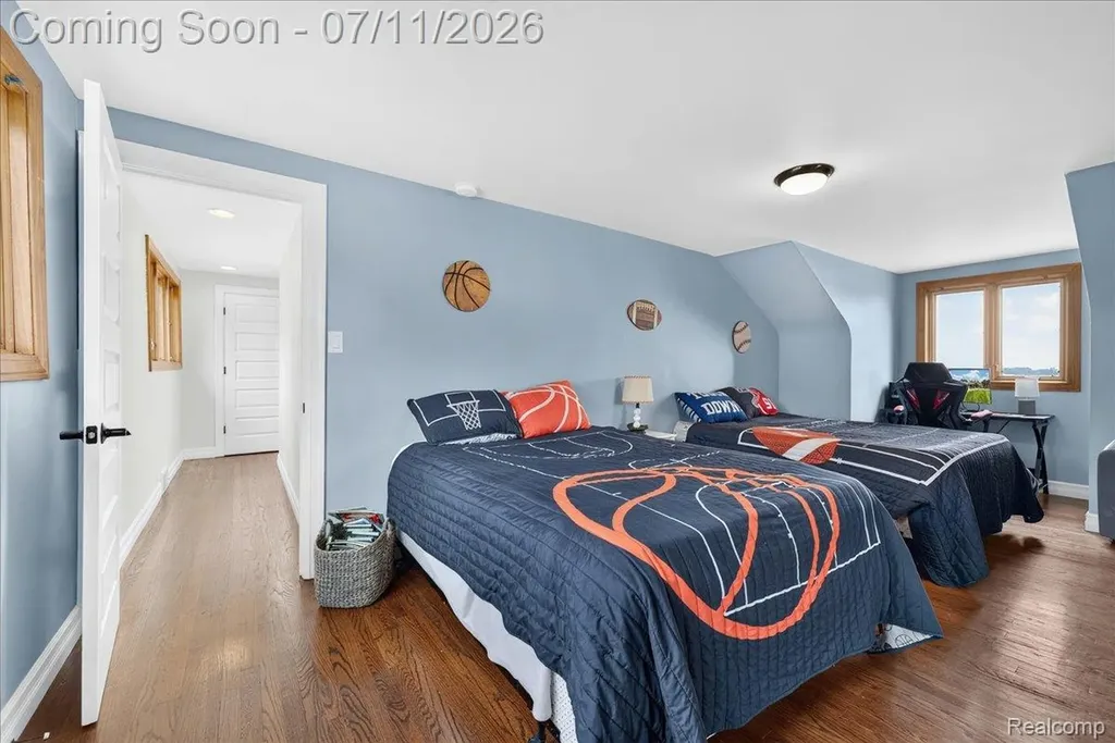 23750 E River Road Grosse Ile Township MI 48138