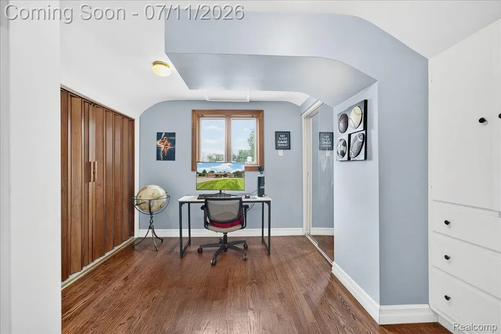 23750 E River Road Grosse Ile Township MI 48138