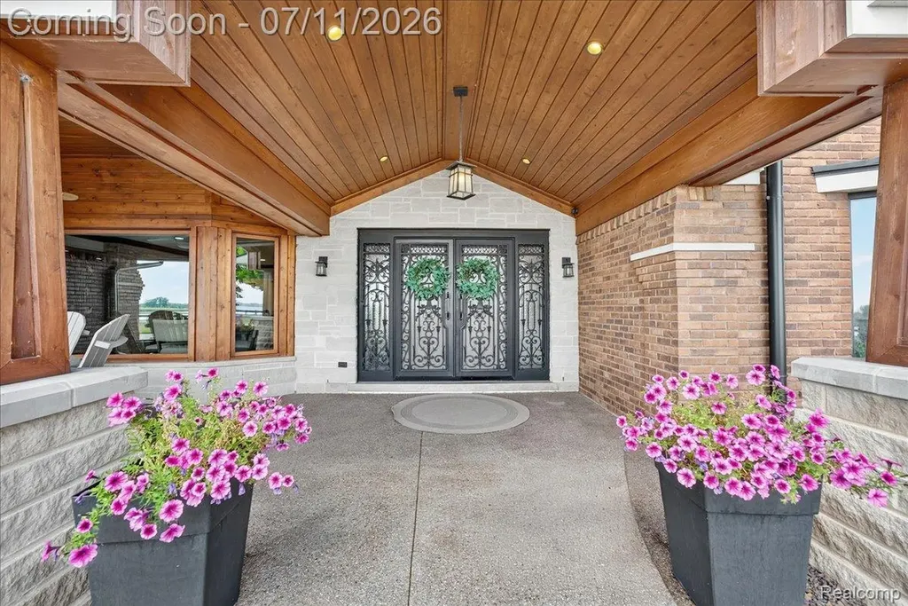 23750 E River Road Grosse Ile Township MI 48138