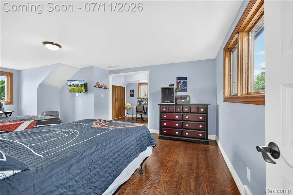 23750 E River Road Grosse Ile Township MI 48138