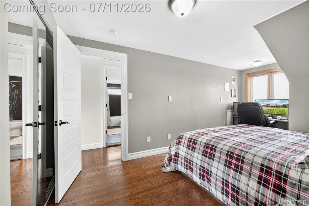 23750 E River Road Grosse Ile Township MI 48138