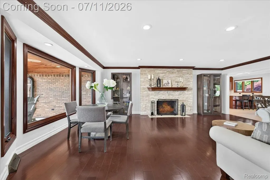 23750 E River Road Grosse Ile Township MI 48138