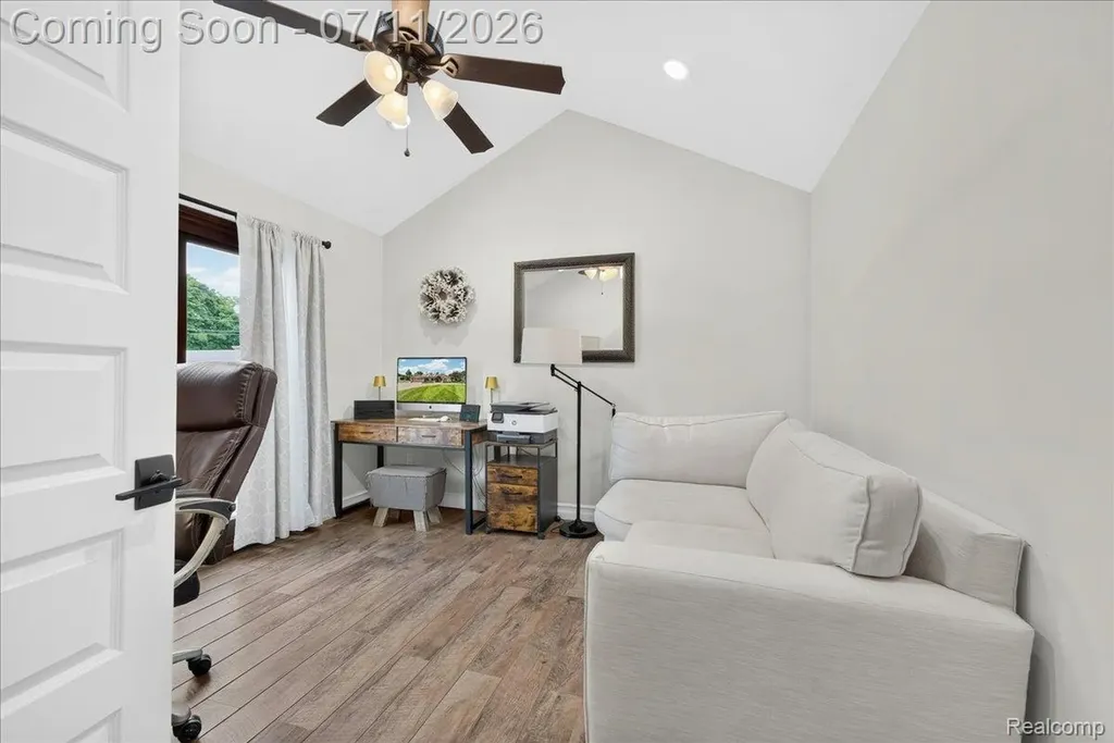 23750 E River Road Grosse Ile Township MI 48138