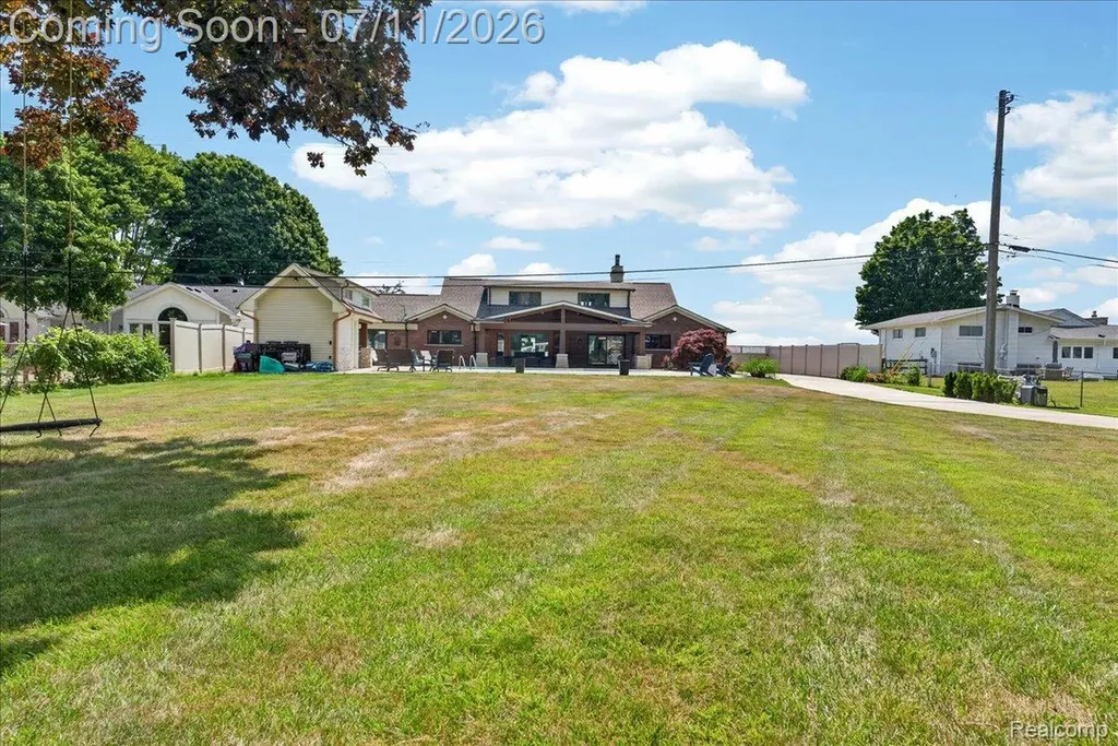 23750 E River Road Grosse Ile Township MI 48138