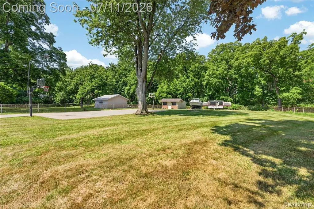 23750 E River Road Grosse Ile Township MI 48138