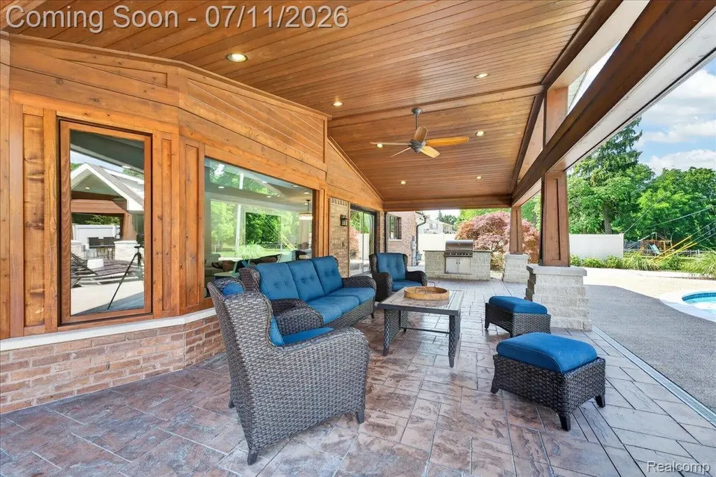 23750 E River Road Grosse Ile Township MI 48138