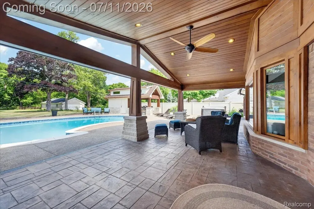 23750 E River Road Grosse Ile Township MI 48138