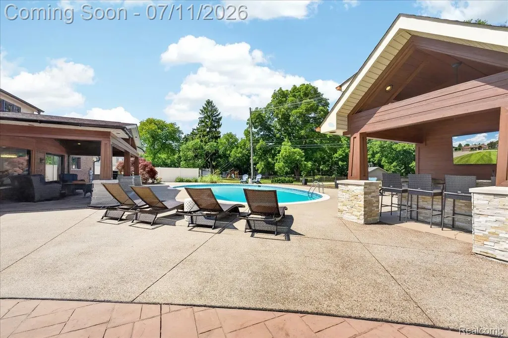 23750 E River Road Grosse Ile Township MI 48138
