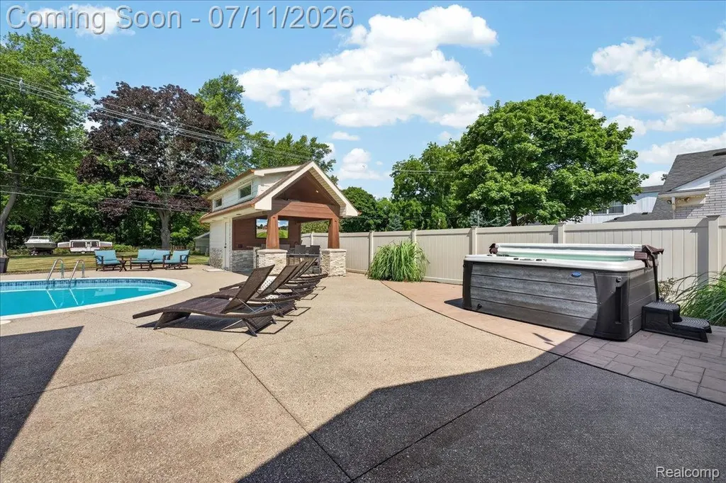 23750 E River Road Grosse Ile Township MI 48138