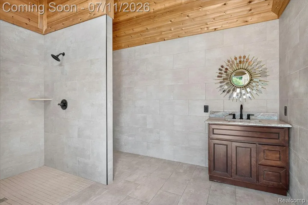 23750 E River Road Grosse Ile Township MI 48138