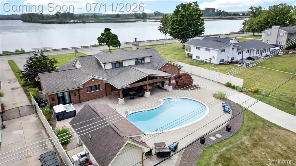 23750 E River Road Grosse Ile Township MI 48138