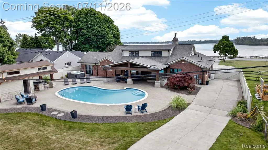 23750 E River Road Grosse Ile Township MI 48138