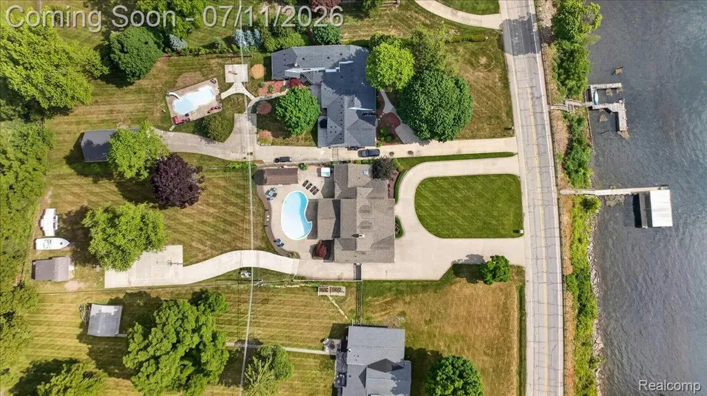 23750 E River Road Grosse Ile Township MI 48138