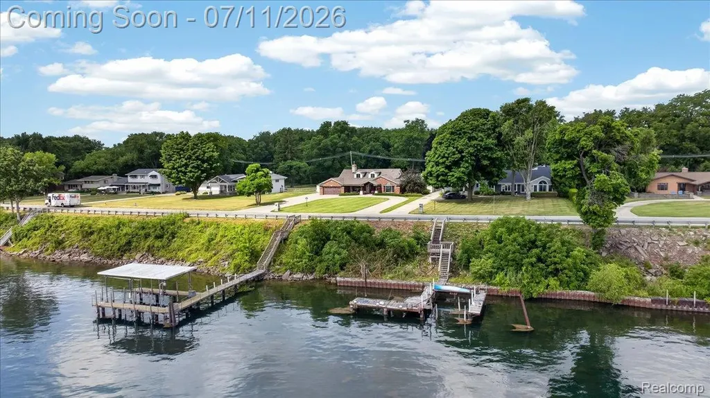23750 E River Road Grosse Ile Township MI 48138