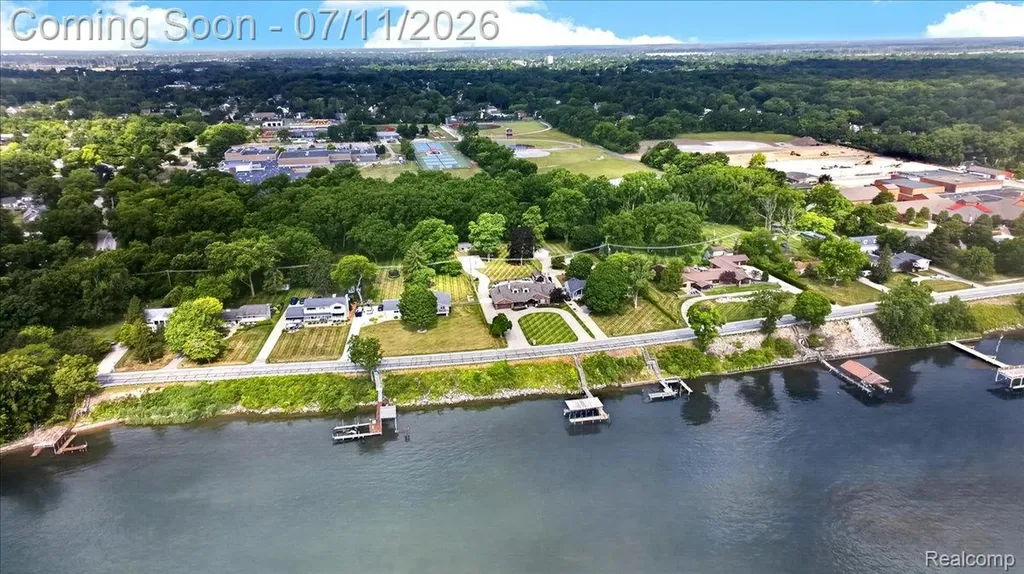 23750 E River Road Grosse Ile Township MI 48138