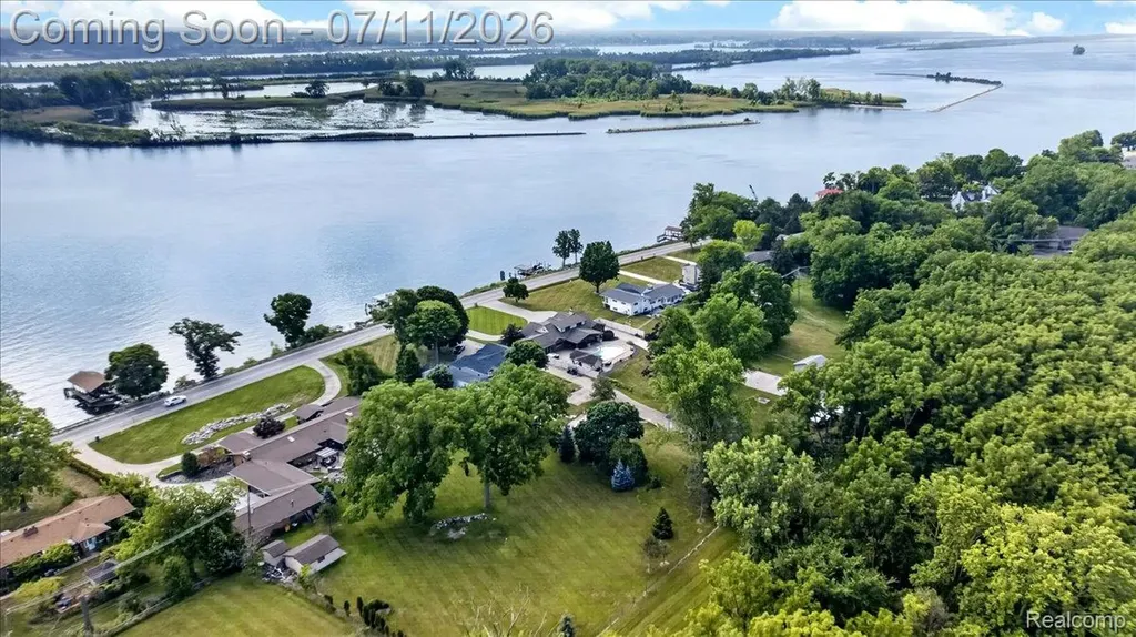 23750 E River Road Grosse Ile Township MI 48138