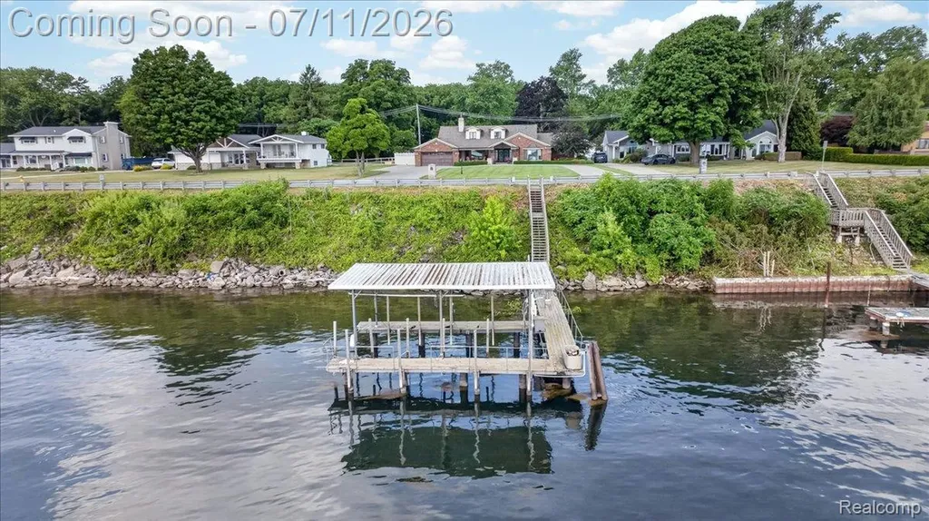 23750 E River Road Grosse Ile Township MI 48138