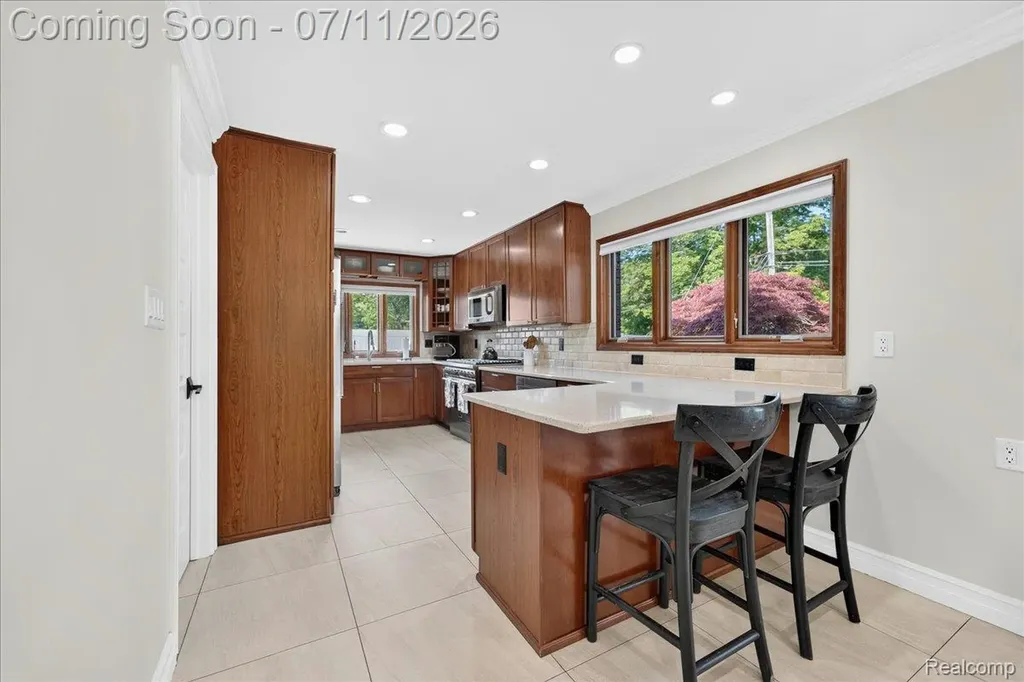 23750 E River Road Grosse Ile Township MI 48138