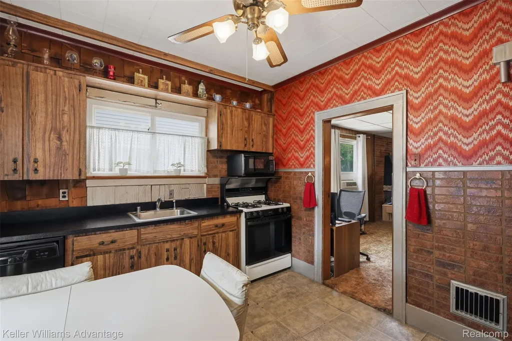 4218 Huron Street Dearborn Heights City MI 48125
