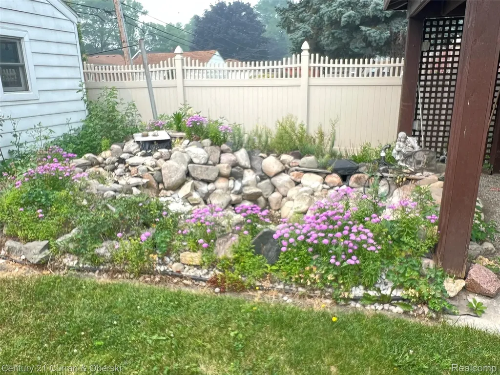 12024 Barberry Street Southgate City MI 48195