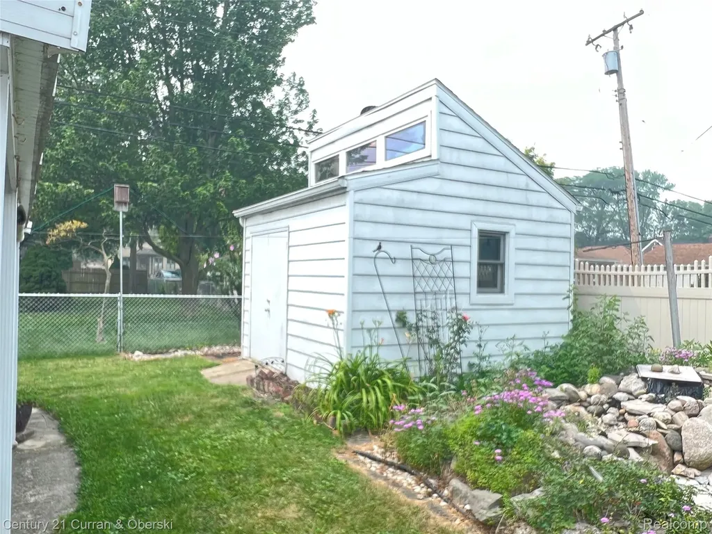 12024 Barberry Street Southgate City MI 48195