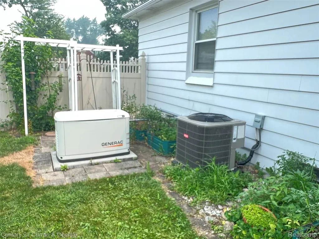 12024 Barberry Street Southgate City MI 48195