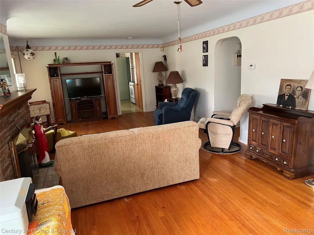 12024 Barberry Street Southgate City MI 48195