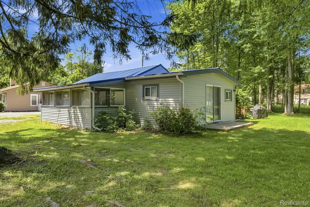7496 Forest Drive Worth Township MI 48450