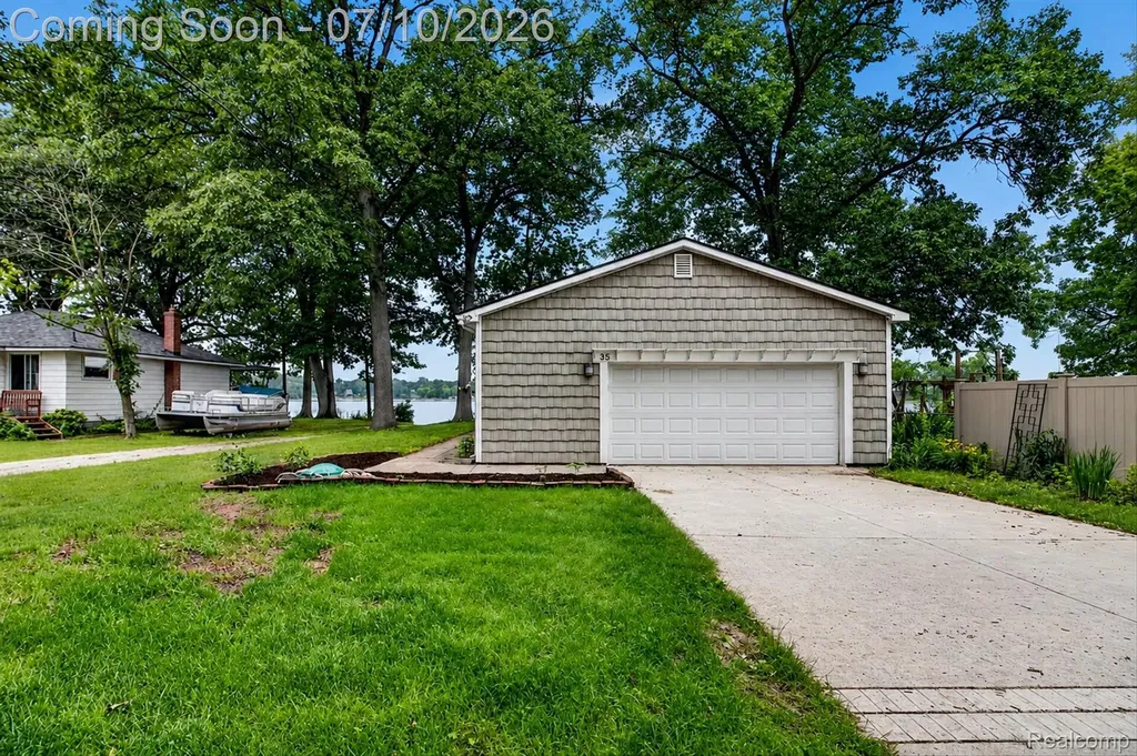 35 N Hulbert Street White Lake Charter Township MI 48386