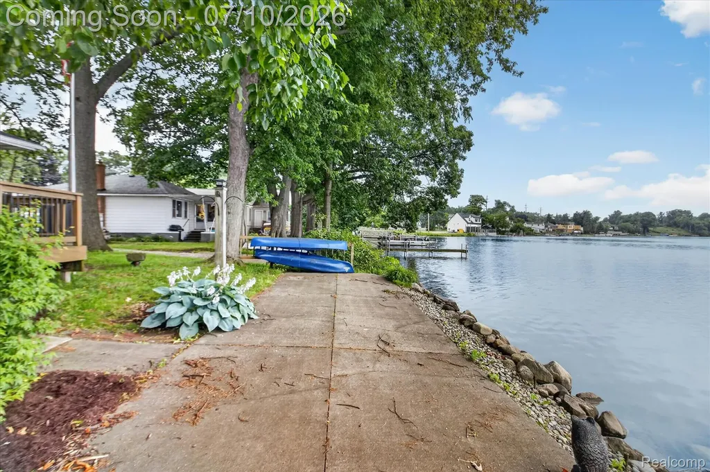 35 N Hulbert Street White Lake Charter Township MI 48386