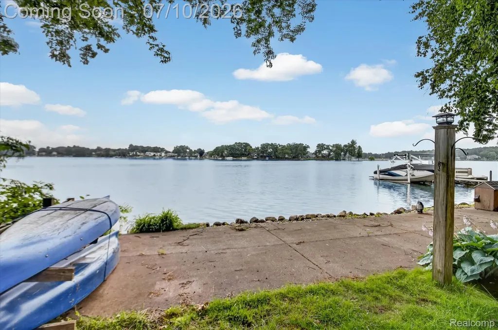 35 N Hulbert Street White Lake Charter Township MI 48386