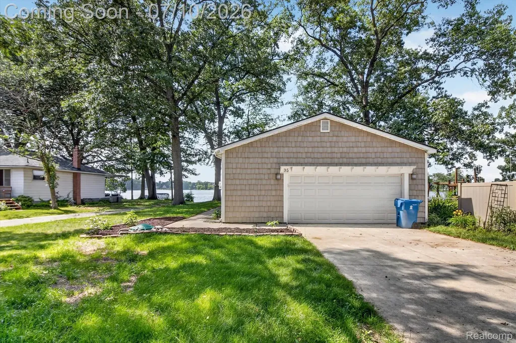 35 N Hulbert Street White Lake Charter Township MI 48386
