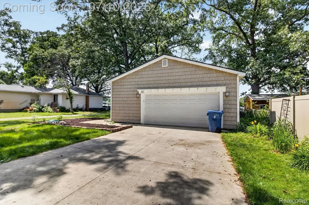 35 N Hulbert Street White Lake Charter Township MI 48386
