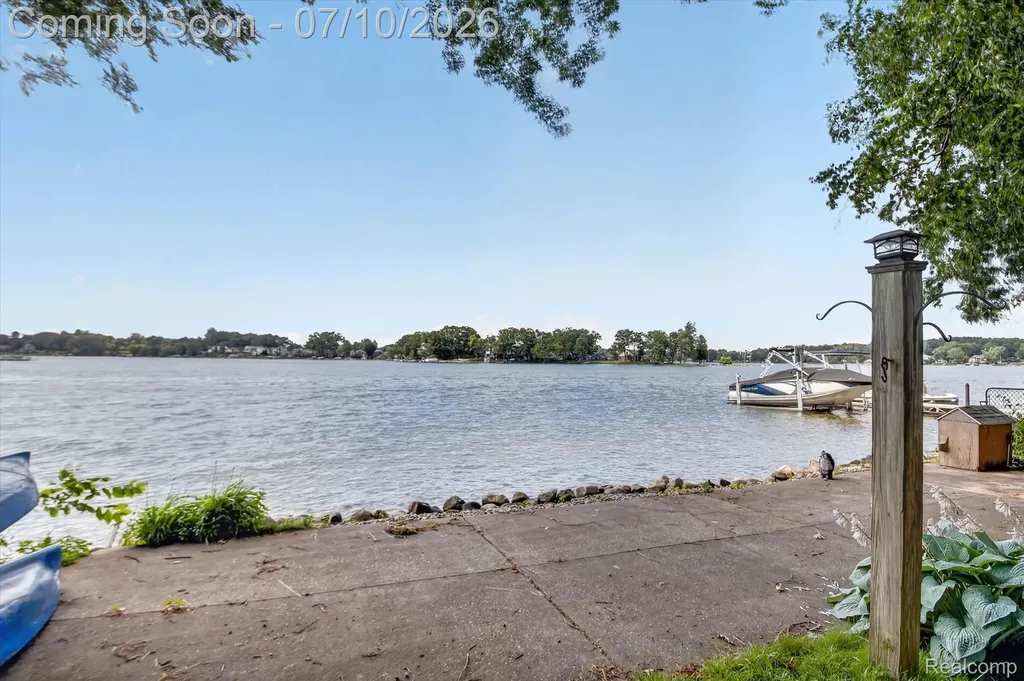 35 N Hulbert Street White Lake Charter Township MI 48386