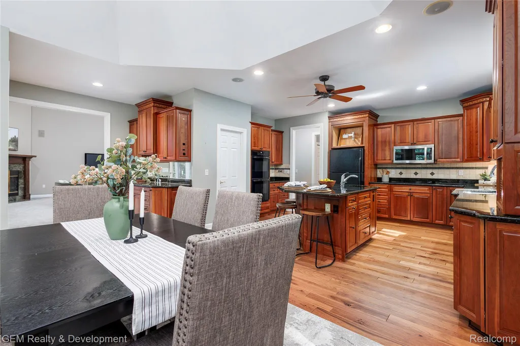 9054 Green Hickory Lane Tyrone Township MI 48430