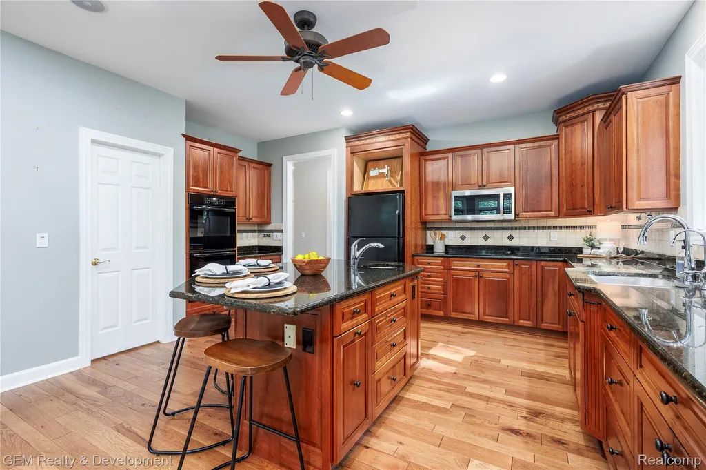 9054 Green Hickory Lane Tyrone Township MI 48430