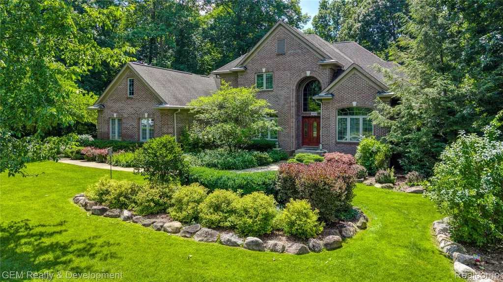 9054 Green Hickory Lane Tyrone Township MI 48430