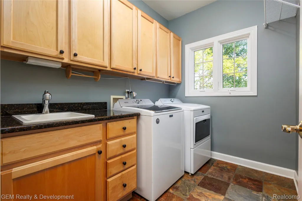 9054 Green Hickory Lane Tyrone Township MI 48430