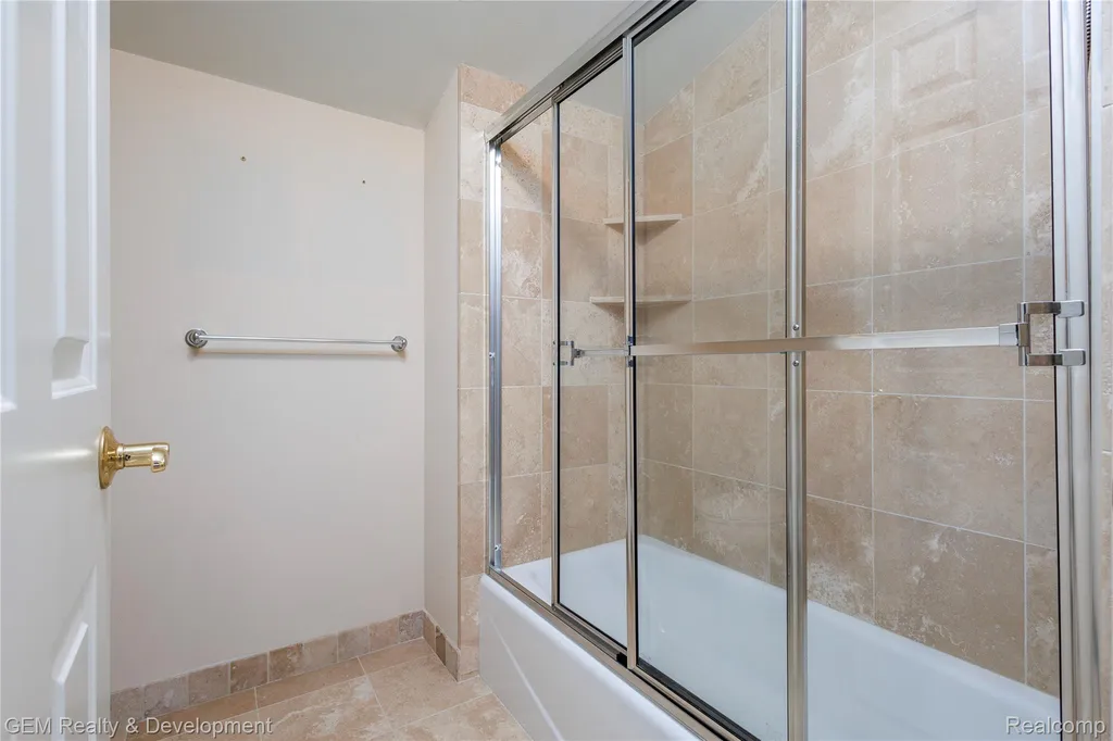 9054 Green Hickory Lane Tyrone Township MI 48430