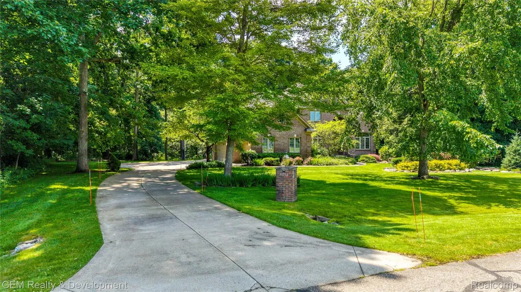 9054 Green Hickory Lane Tyrone Township MI 48430