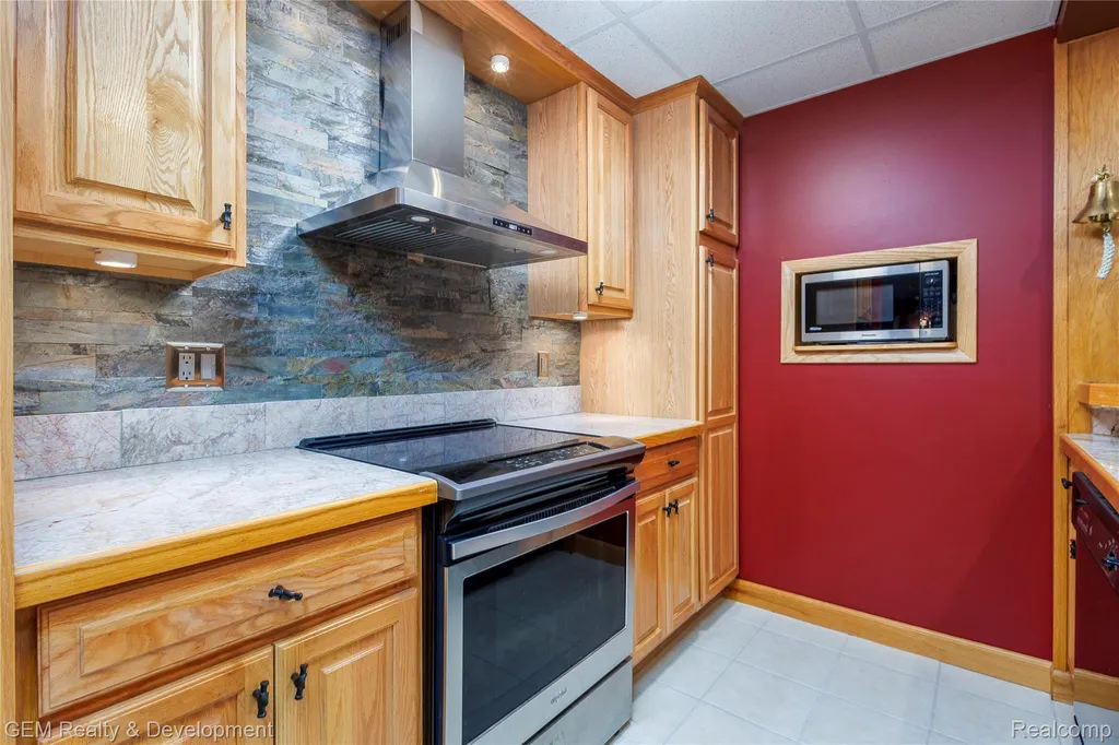 9054 Green Hickory Lane Tyrone Township MI 48430