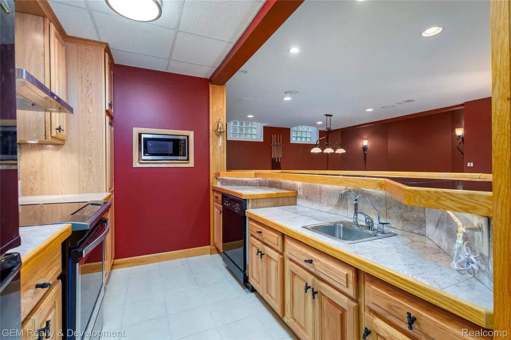 9054 Green Hickory Lane Tyrone Township MI 48430