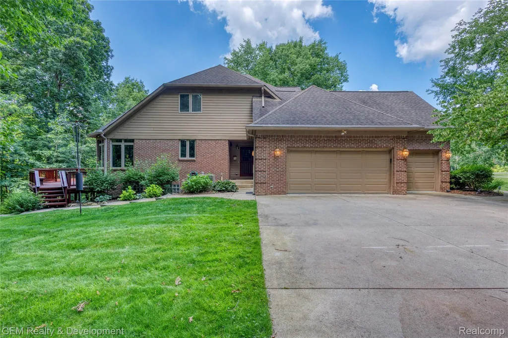 9054 Green Hickory Lane Tyrone Township MI 48430