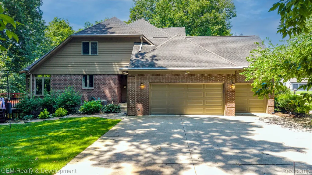 9054 Green Hickory Lane Tyrone Township MI 48430