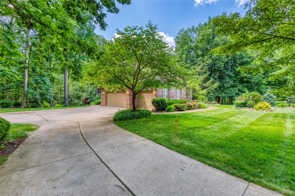 9054 Green Hickory Lane Tyrone Township MI 48430