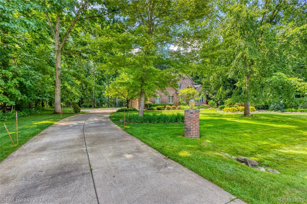 9054 Green Hickory Lane Tyrone Township MI 48430