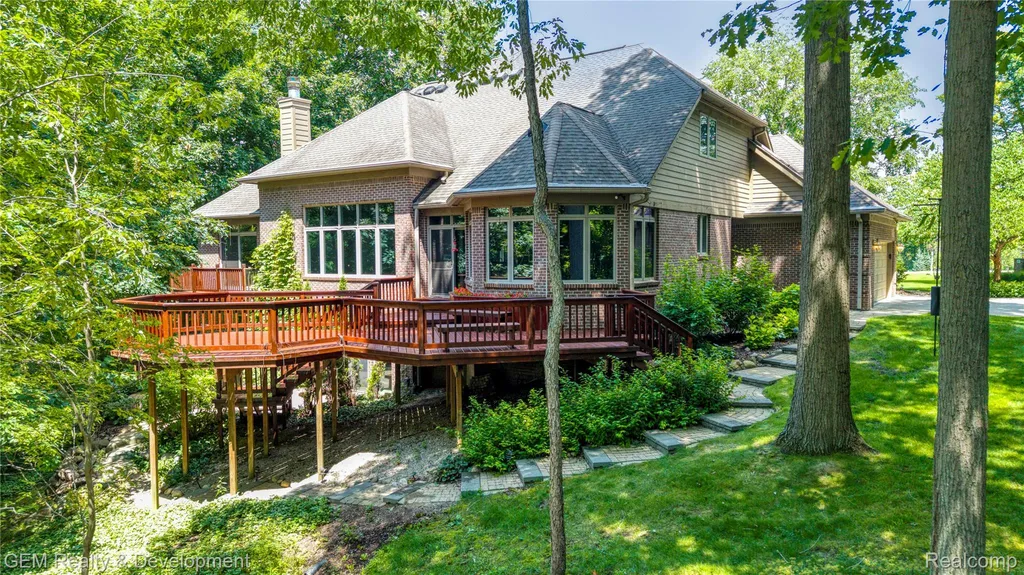 9054 Green Hickory Lane Tyrone Township MI 48430