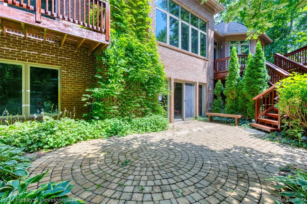 9054 Green Hickory Lane Tyrone Township MI 48430