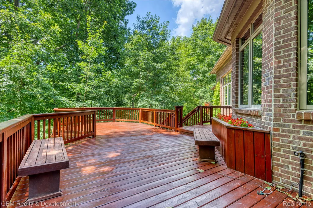 9054 Green Hickory Lane Tyrone Township MI 48430